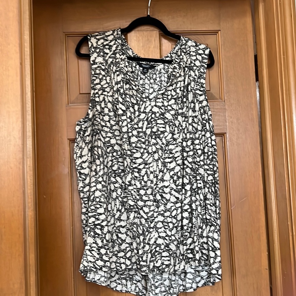 Sleeveless grey and cream print toned